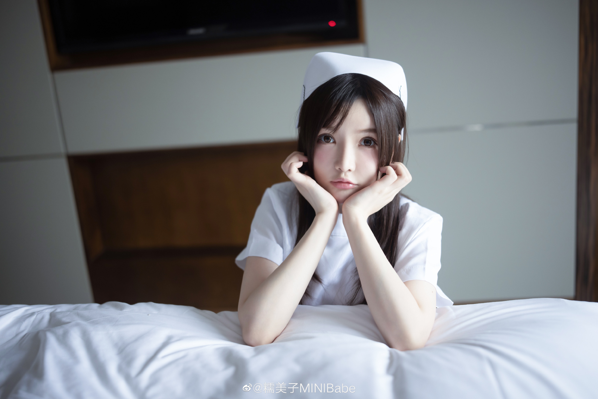 纯欲护士糯美子MINIBabe，你想做他的病人吗