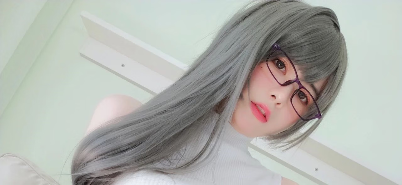 温柔贤惠的眼酱大魔王W，一个知性美十足的长腿美女