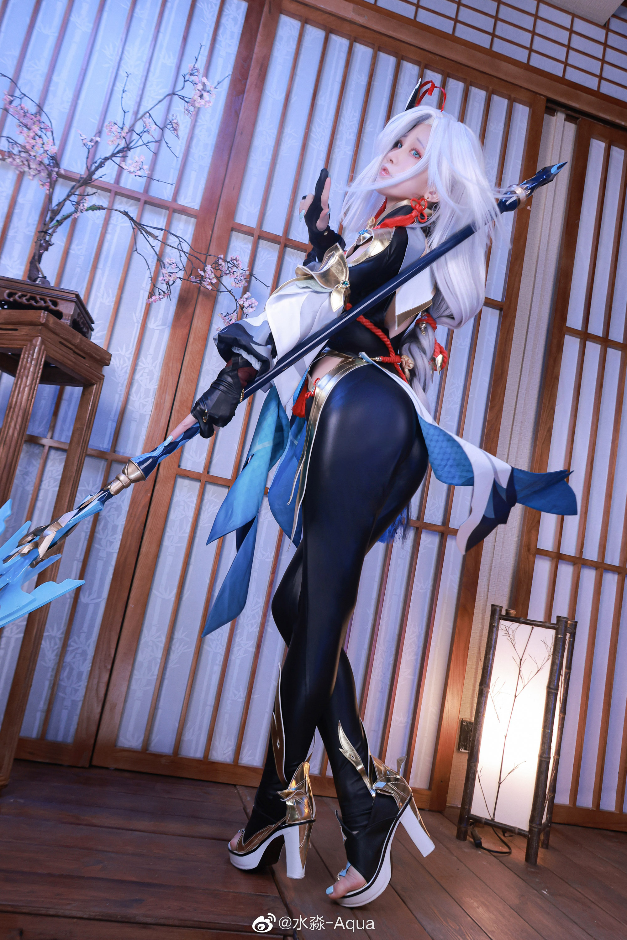 水淼Aqua神还原COS，一颦一笑都深深吸引了我