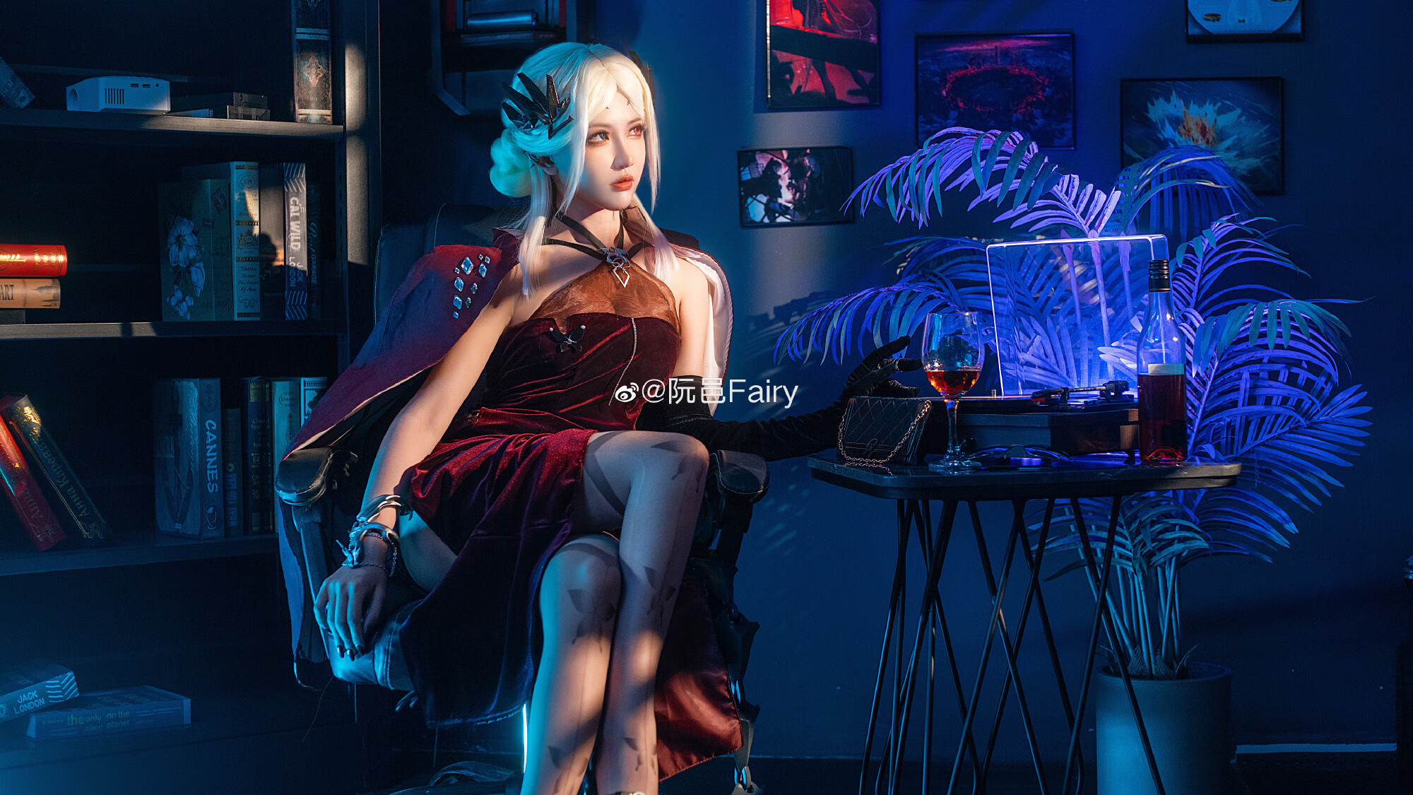 人气coser阮邑fairy，长腿妹子会魔法哦