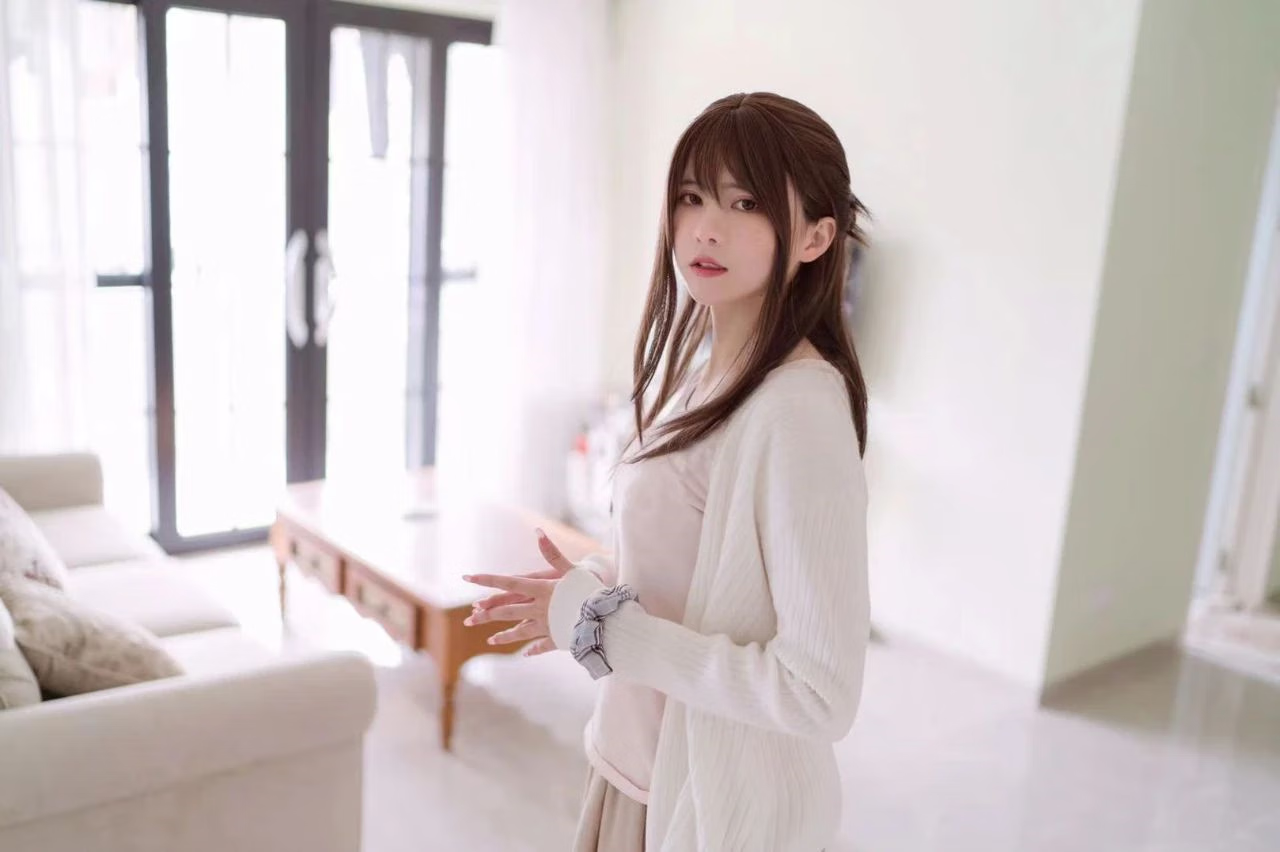 温柔贤惠的眼酱大魔王W，一个知性美十足的长腿美女