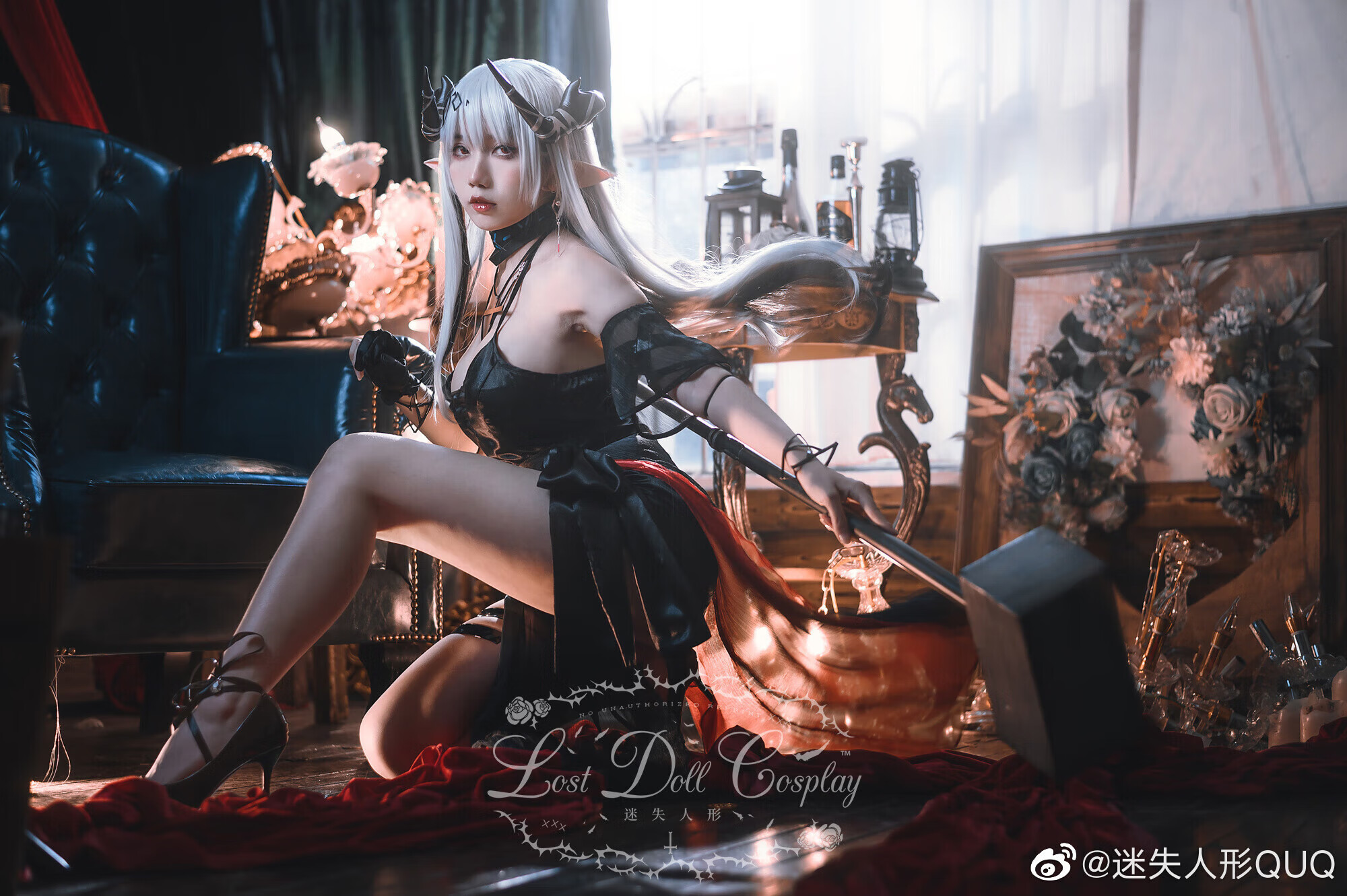 迷失人形QUQcos明日方舟——泥岩，清纯冷艳并存的美女COSER