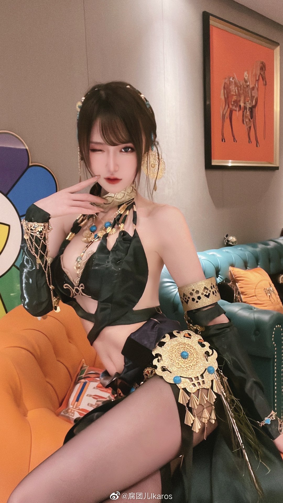 绝美傲人的腐团儿室内cos，想不想和小姐姐一起贴贴