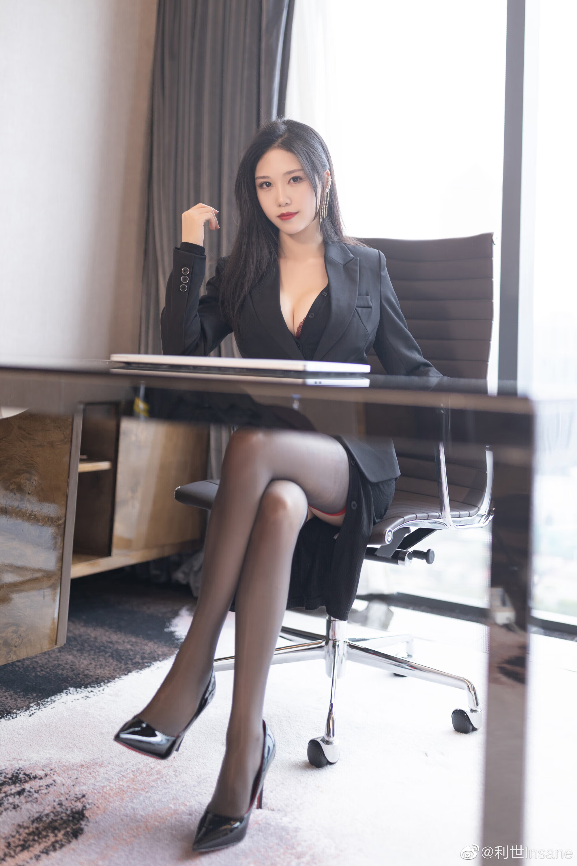 风韵十足的姐姐—利世Insane作品鉴赏，每一个动作都是那么的吸引人