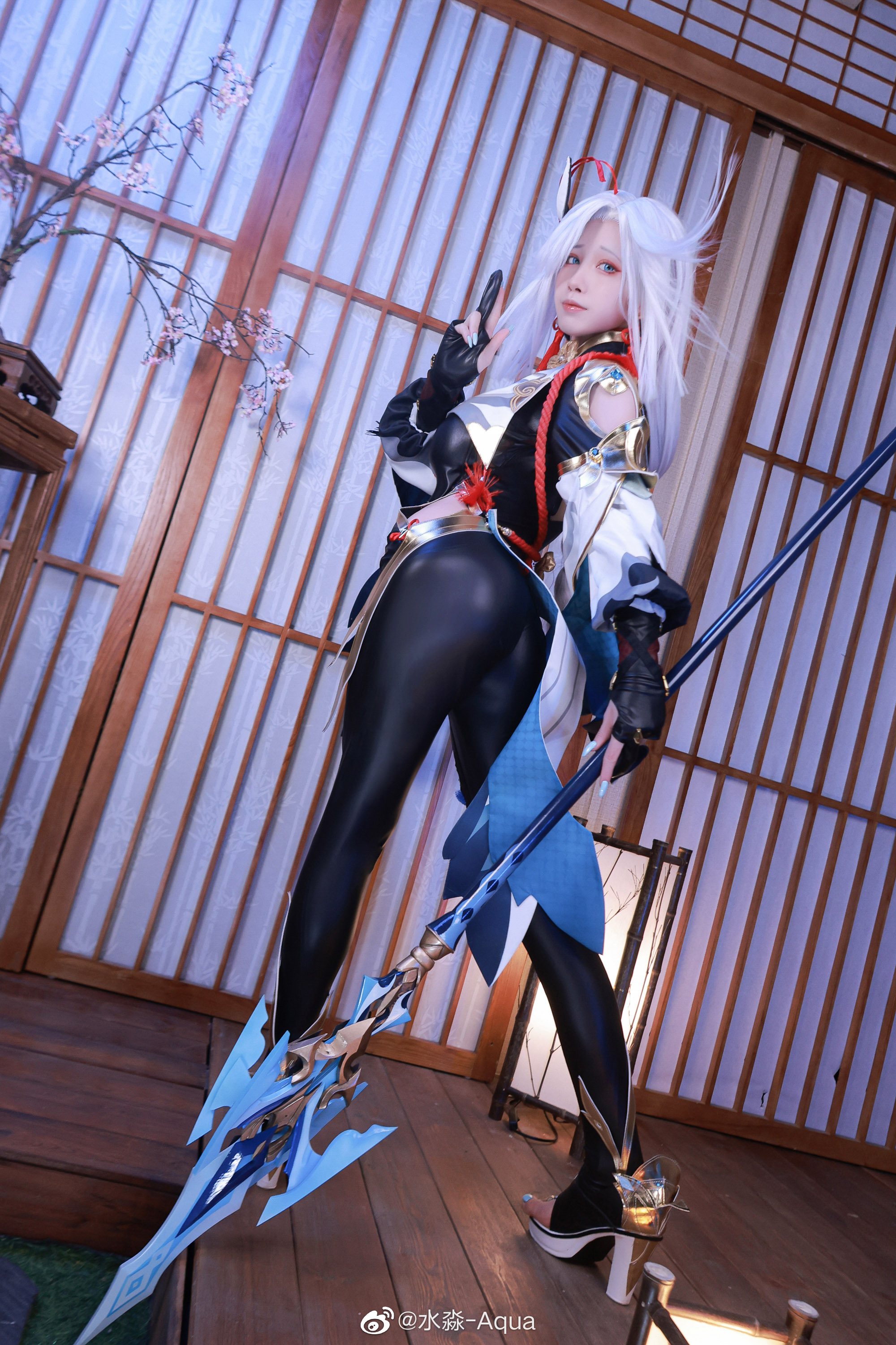 水淼Aqua神还原COS，一颦一笑都深深吸引了我