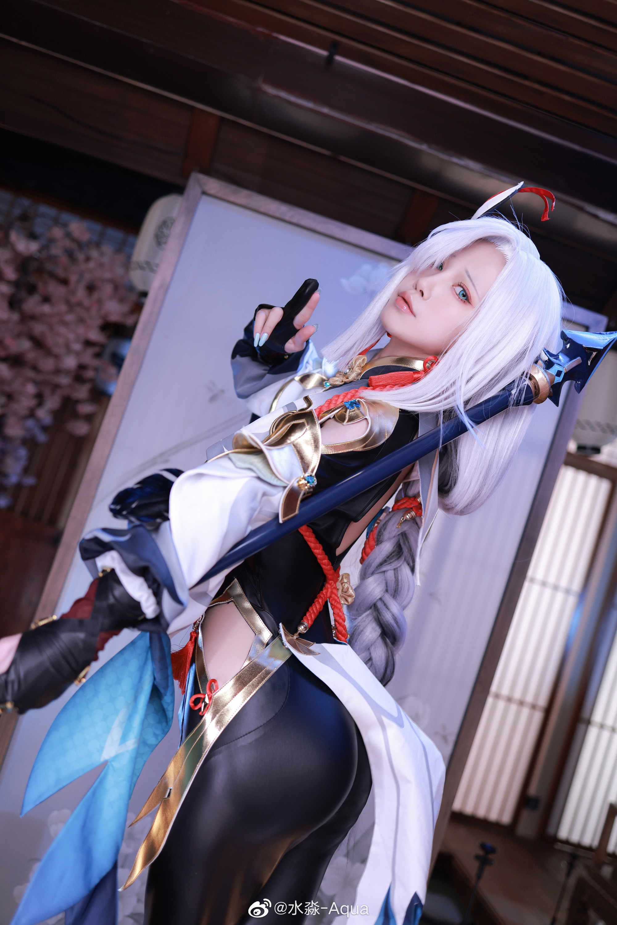 水淼Aqua神还原COS，一颦一笑都深深吸引了我