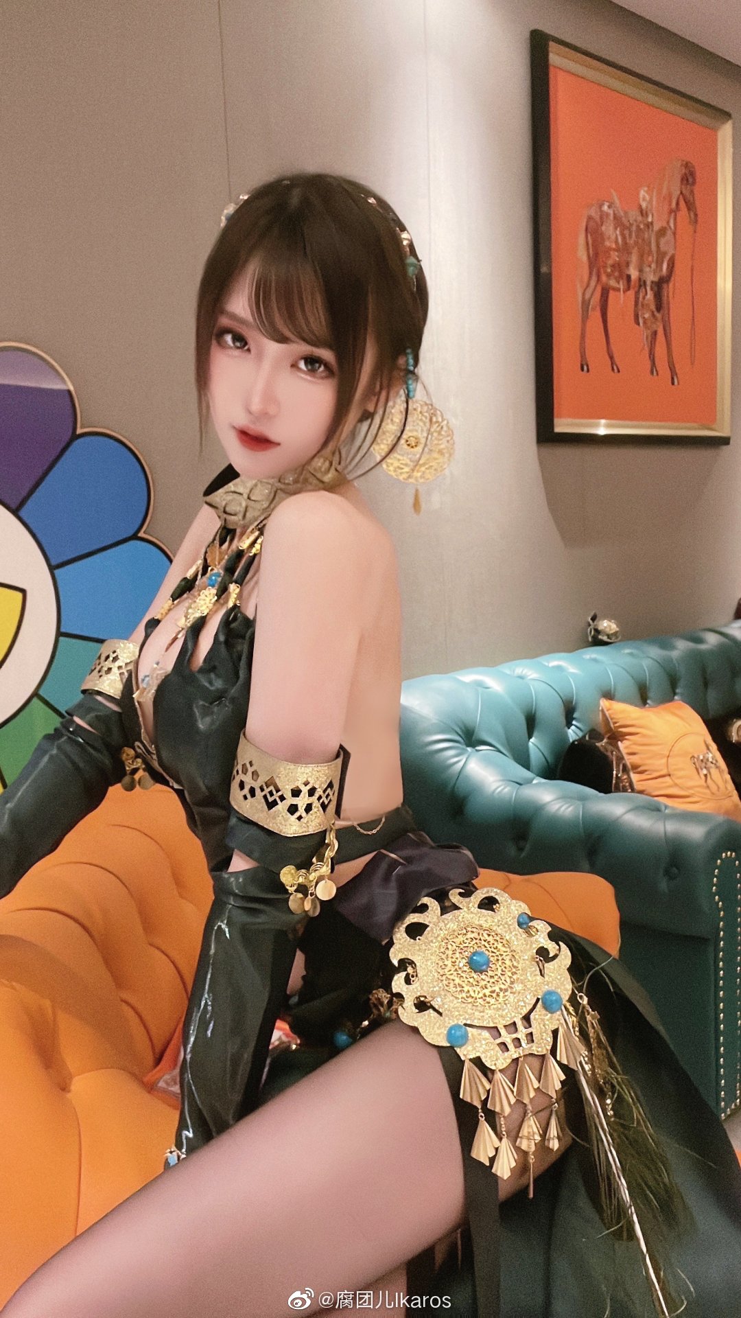 绝美傲人的腐团儿室内cos，想不想和小姐姐一起贴贴