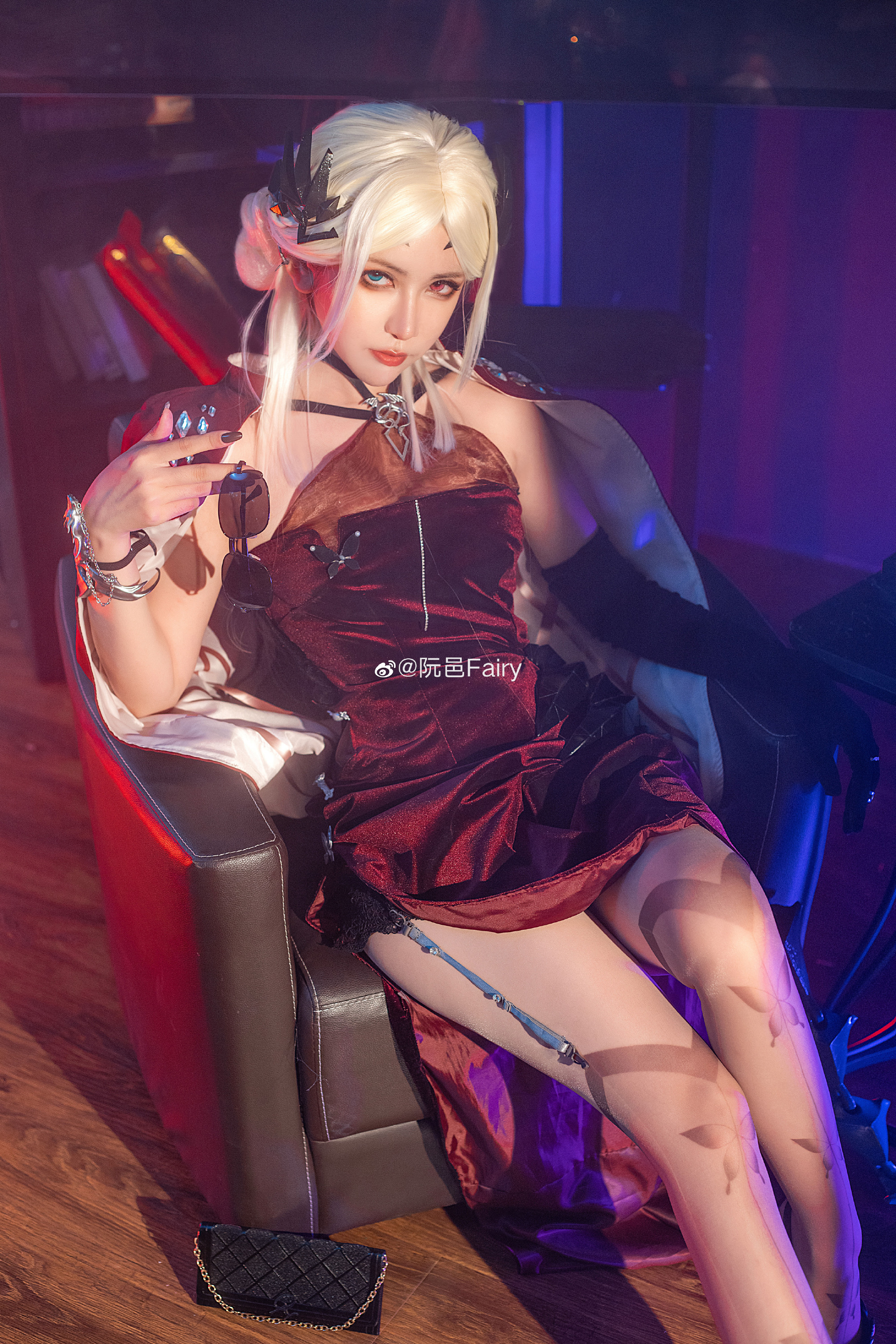 人气coser阮邑fairy，长腿妹子会魔法哦