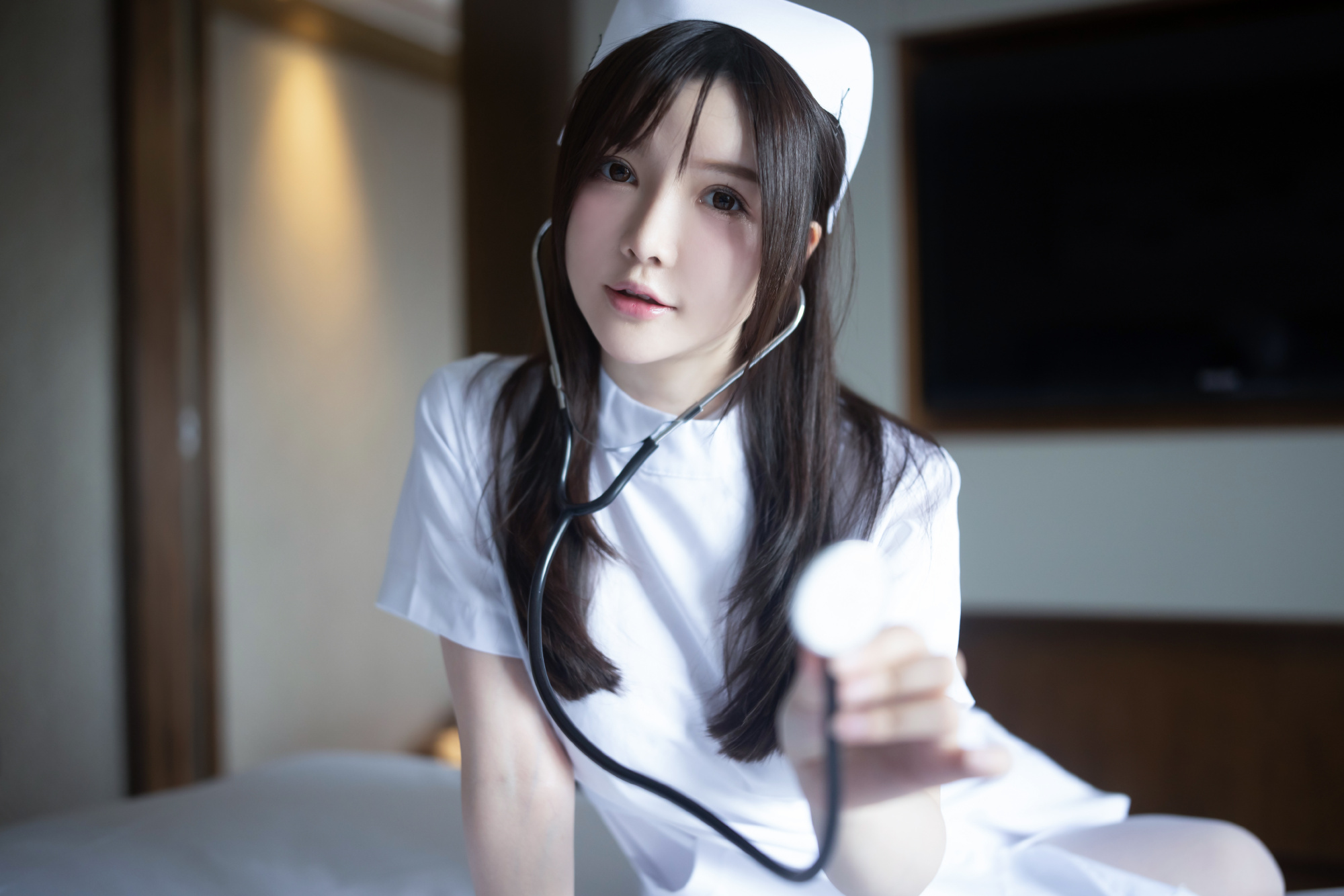 纯欲护士糯美子MINIBabe，你想做他的病人吗