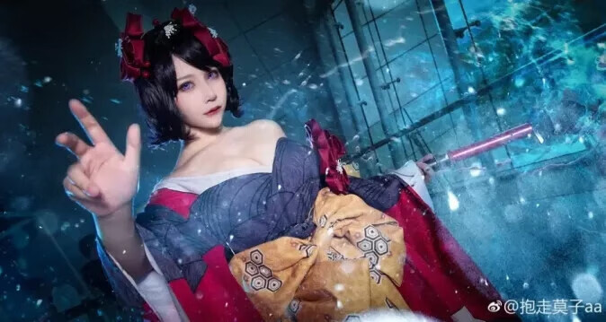 和服美女抱走莫子，异国女性的魅力深深吸引了我