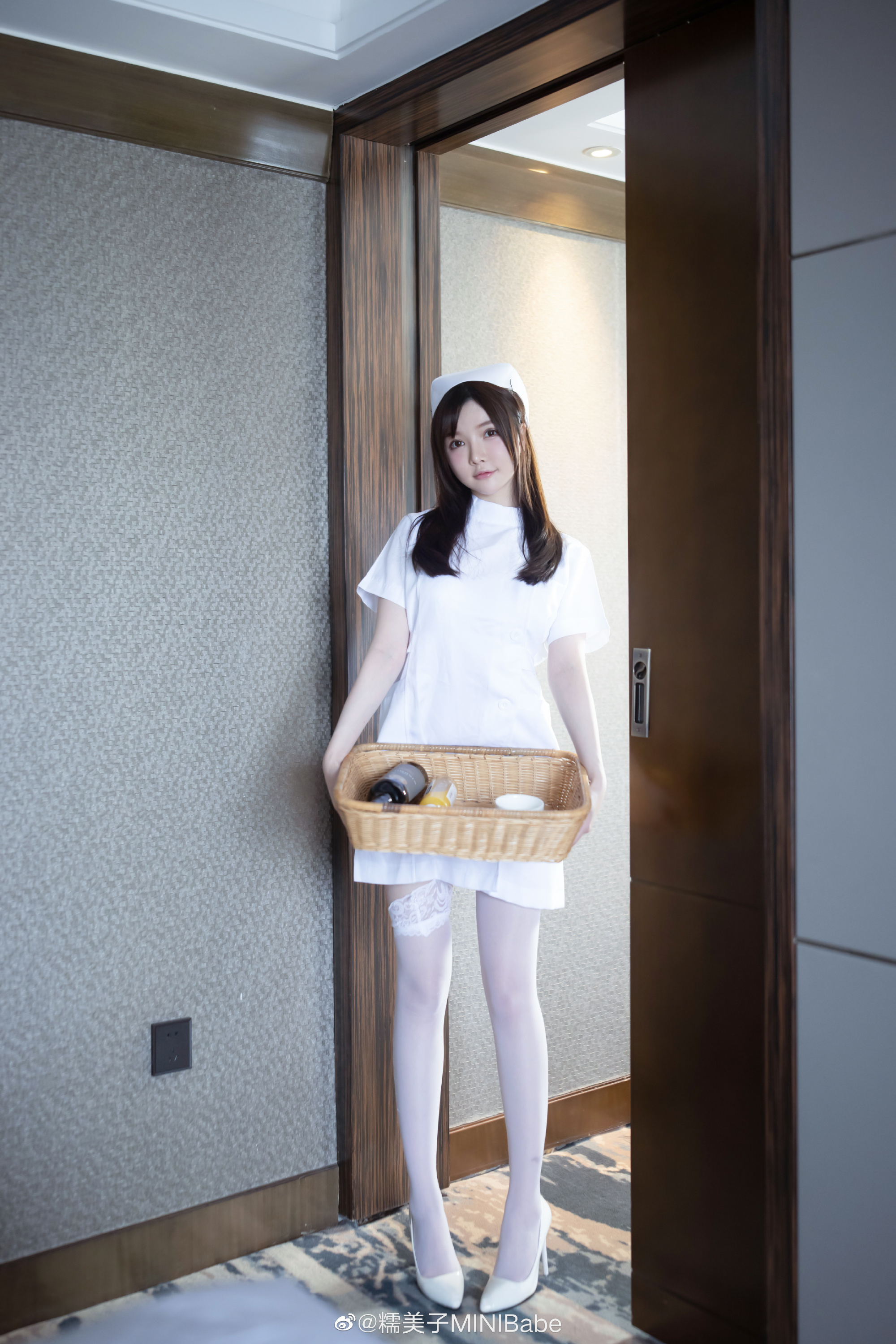 纯欲护士糯美子MINIBabe，你想做他的病人吗