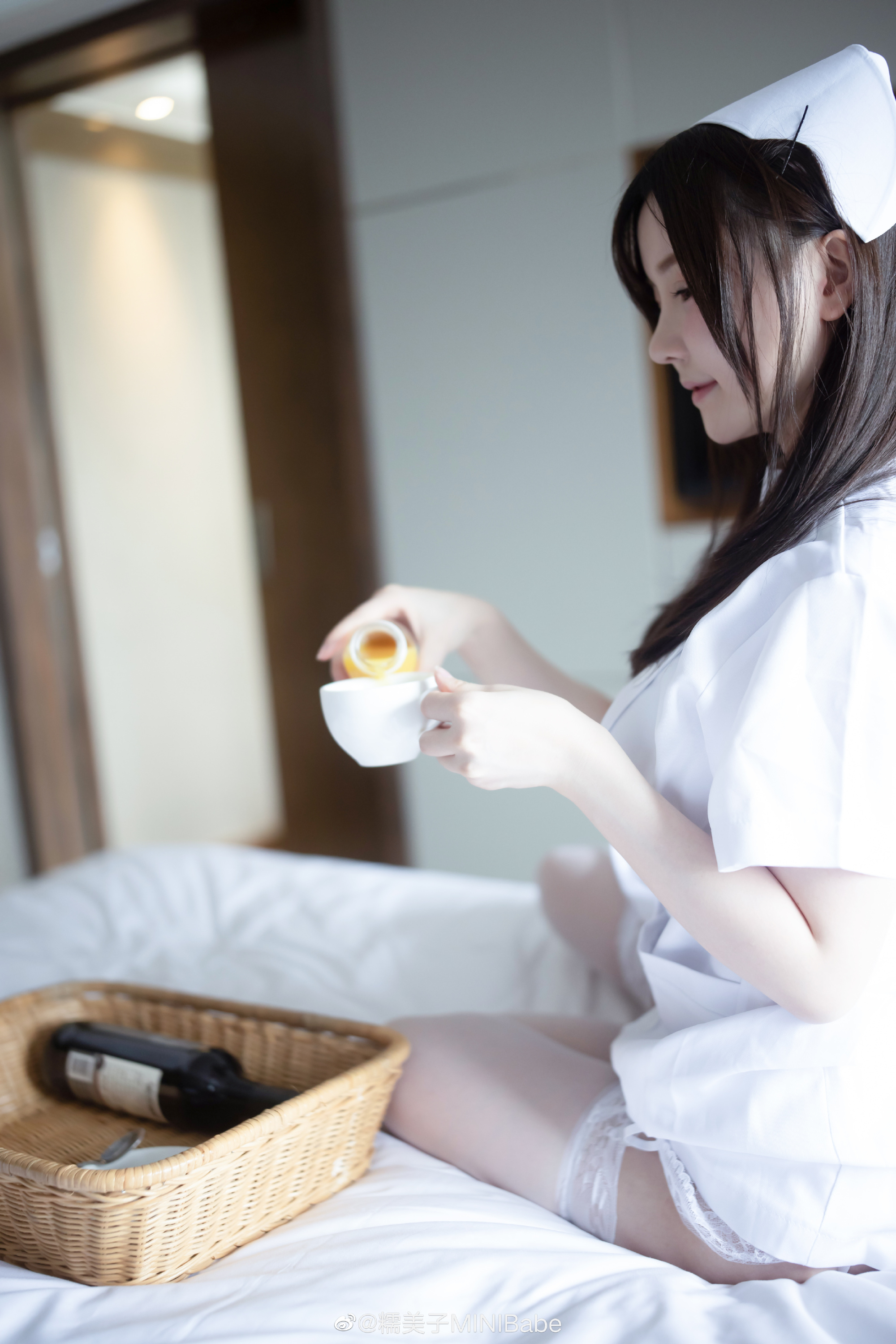 纯欲护士糯美子MINIBabe，你想做他的病人吗