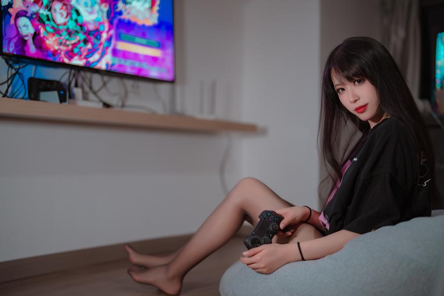 网络美女coser:轩萧学姐吉他妹妹主题写真
