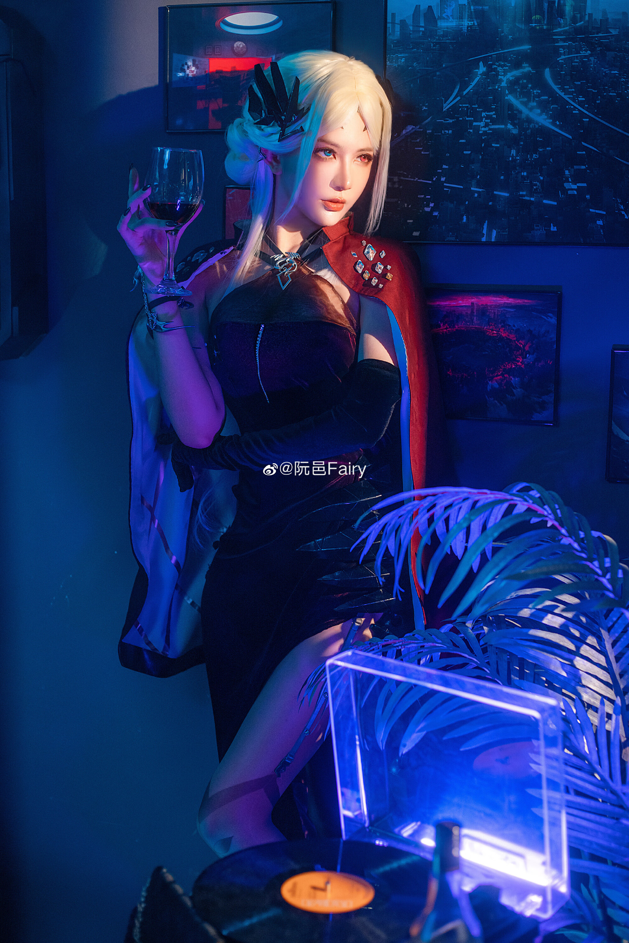 人气coser阮邑fairy，长腿妹子会魔法哦
